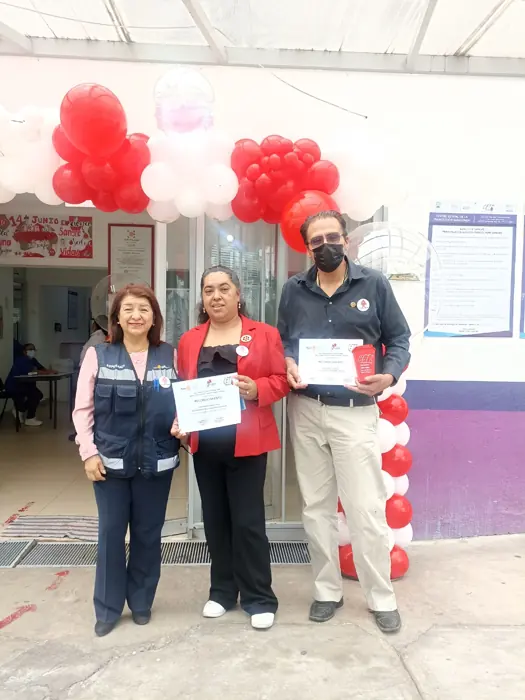 Foto grupal de voluntarios, CETS y clubes rotarios